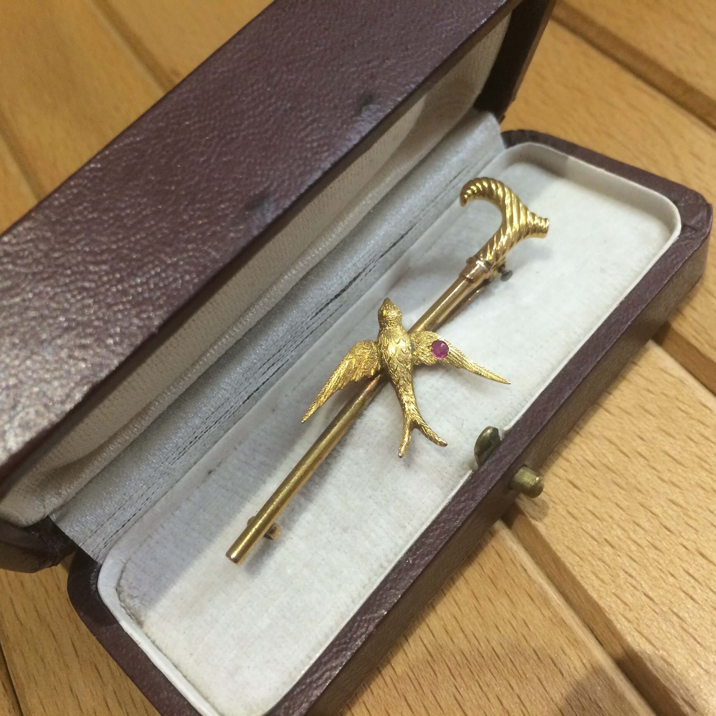 Gold Brooch/Tie Pin